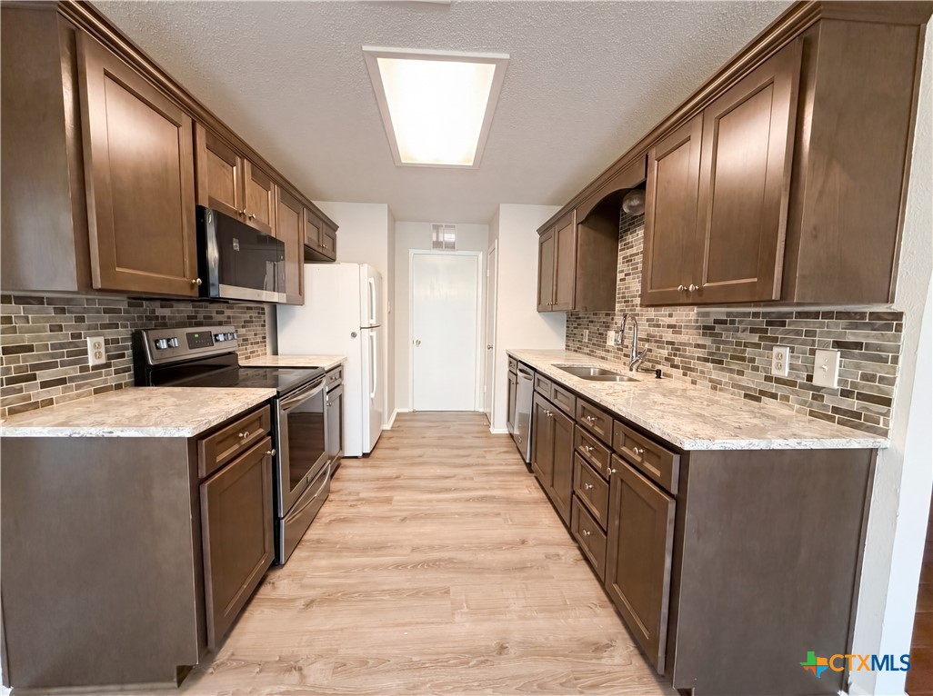 203 W Hogan Drive Property Photo 2