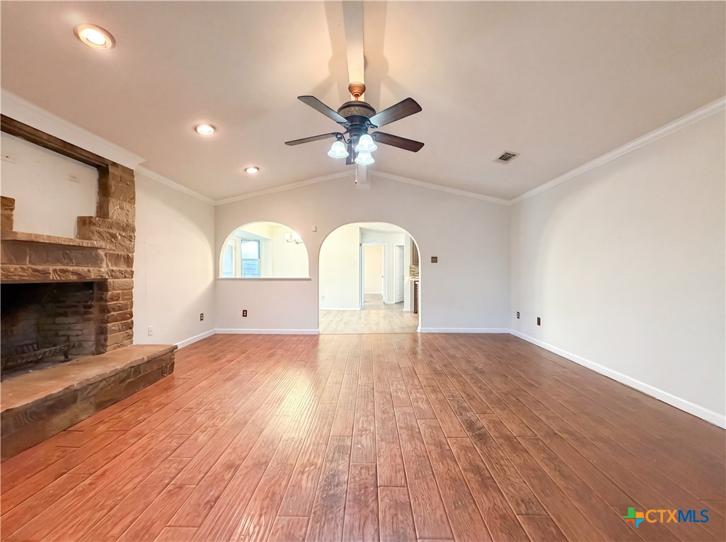 203 W Hogan Drive Property Photo 3