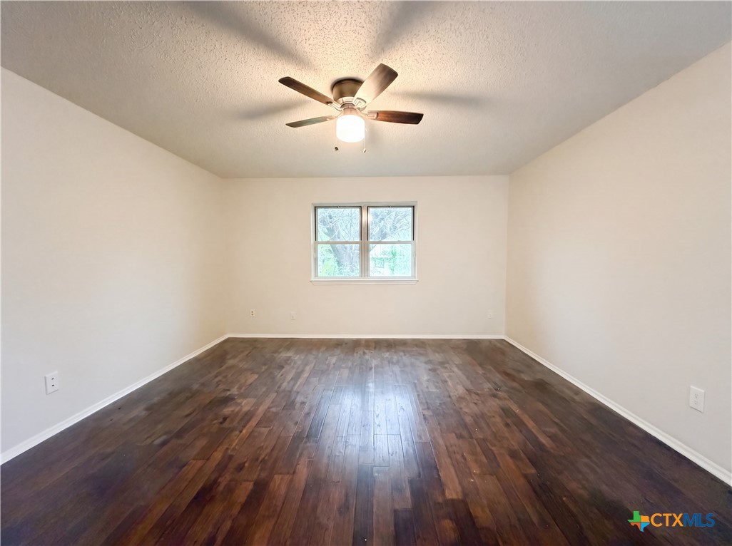 203 W Hogan Drive Property Photo 4