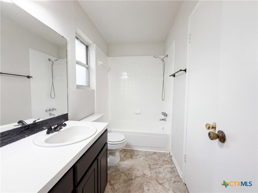 203 W Hogan Drive Property Photo 6