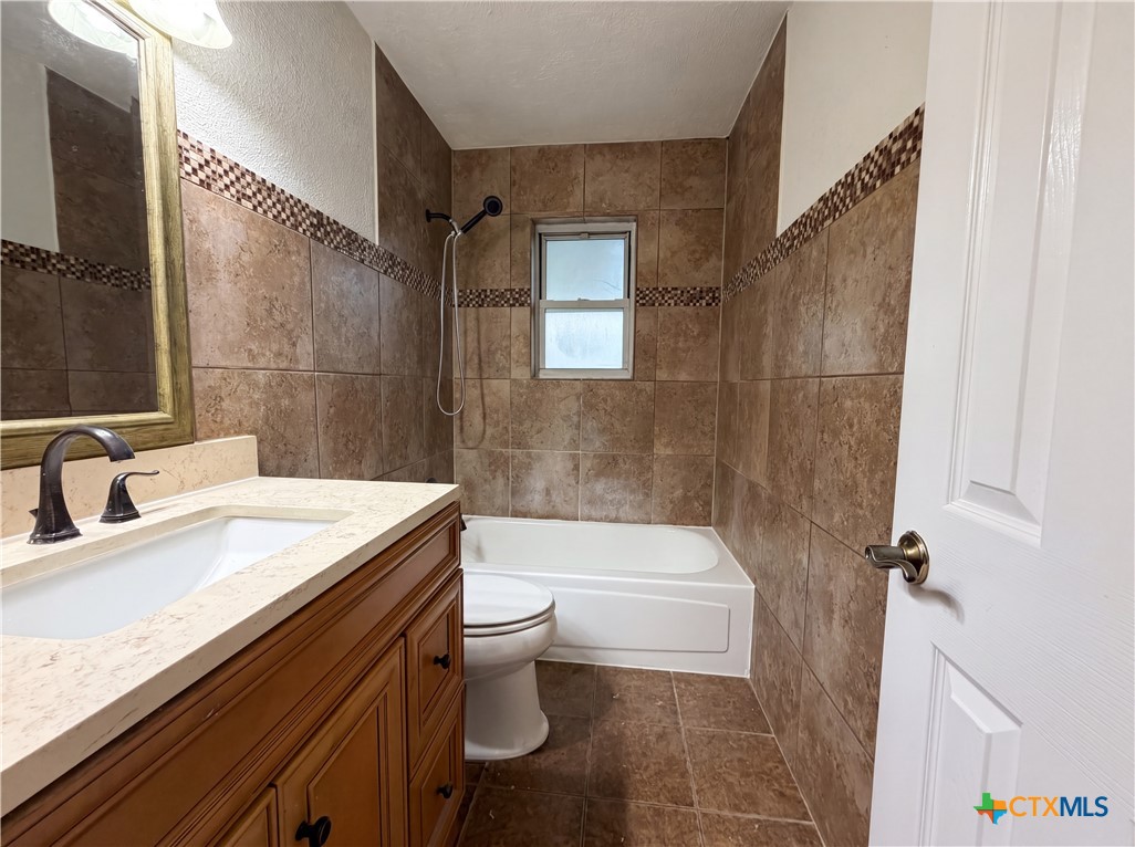 203 W Hogan Drive Property Photo 14
