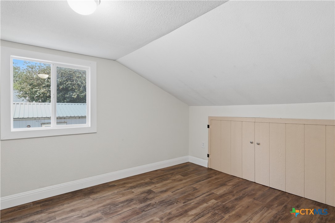 1605 E Mistletoe Avenue Property Photo 11