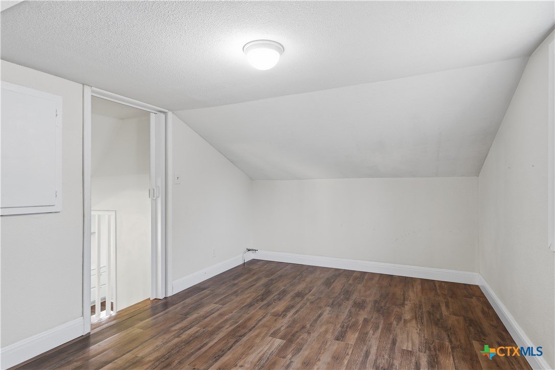 1605 E Mistletoe Avenue Property Photo 12