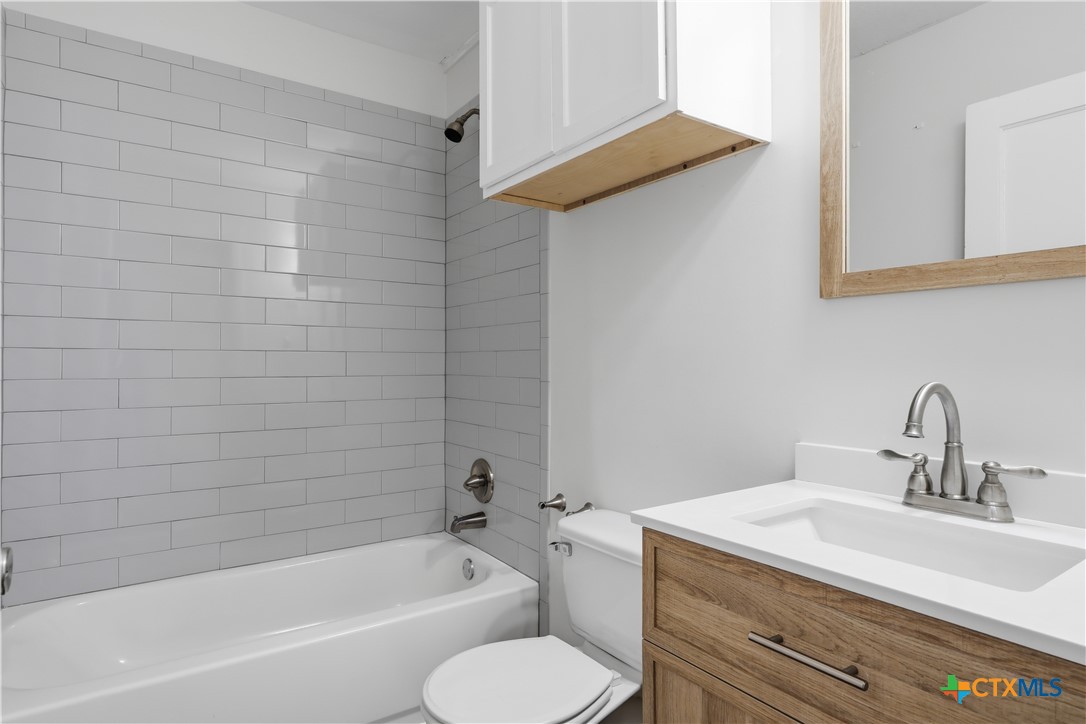 1605 E Mistletoe Avenue Property Photo 16