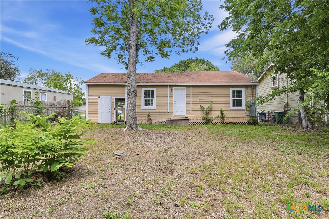 1605 E Mistletoe Avenue Property Photo 19