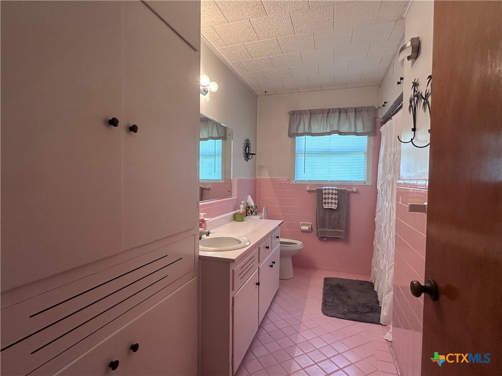 1214 Macarthur Property Photo 5