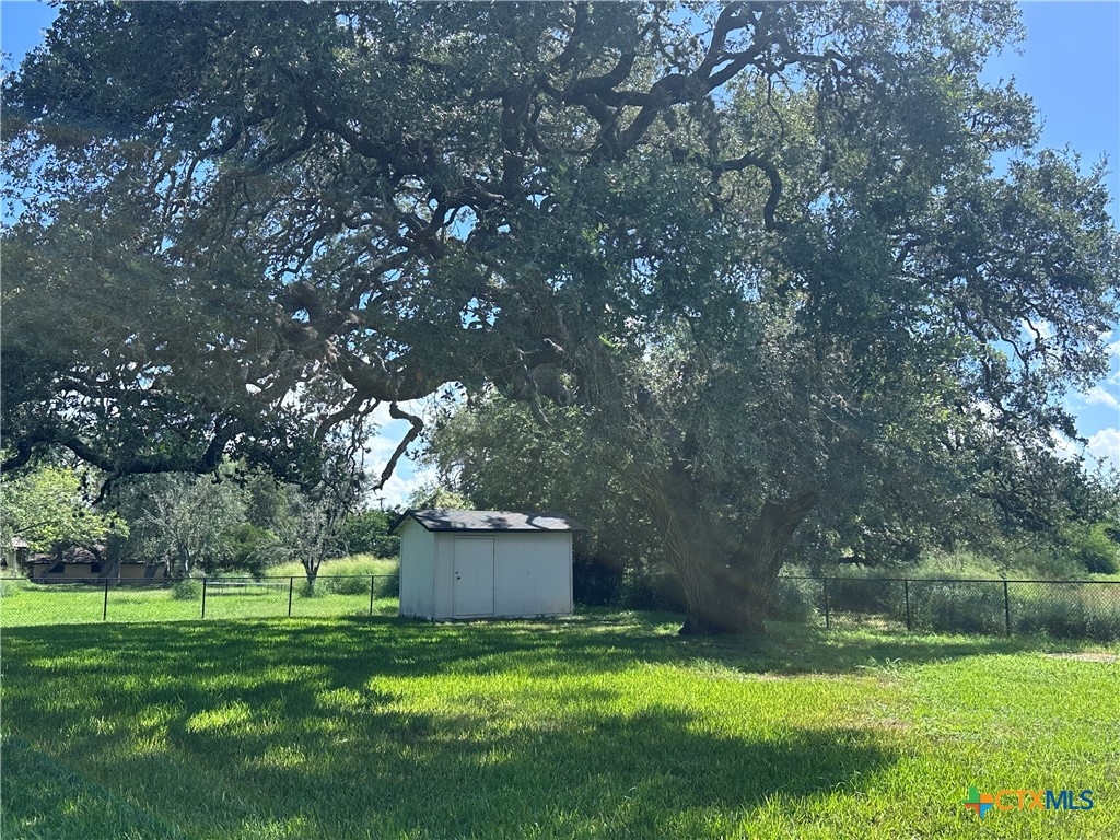 1214 Macarthur Property Photo 16