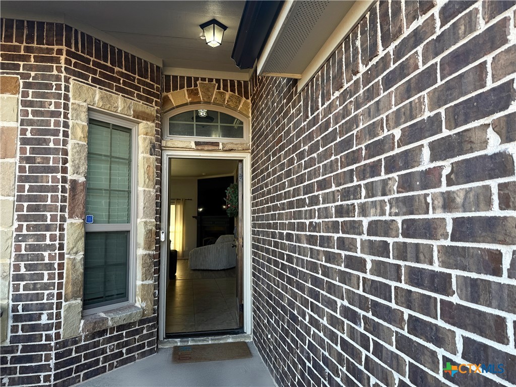 8401 Split Trail Cove Property Photo 2