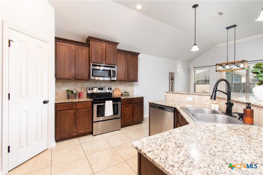8401 Split Trail Cove Property Photo 8