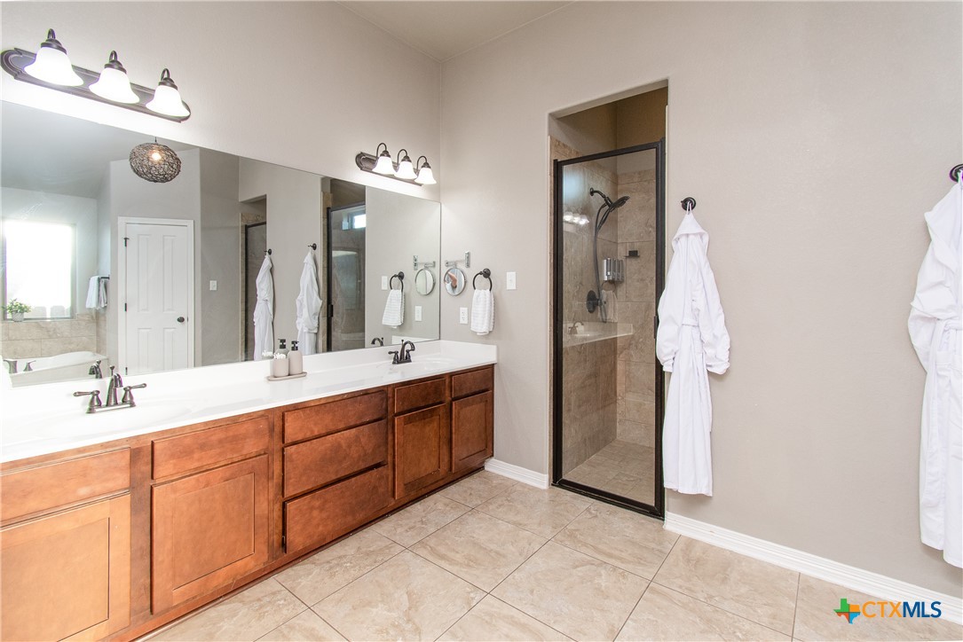 8401 Split Trail Cove Property Photo 15