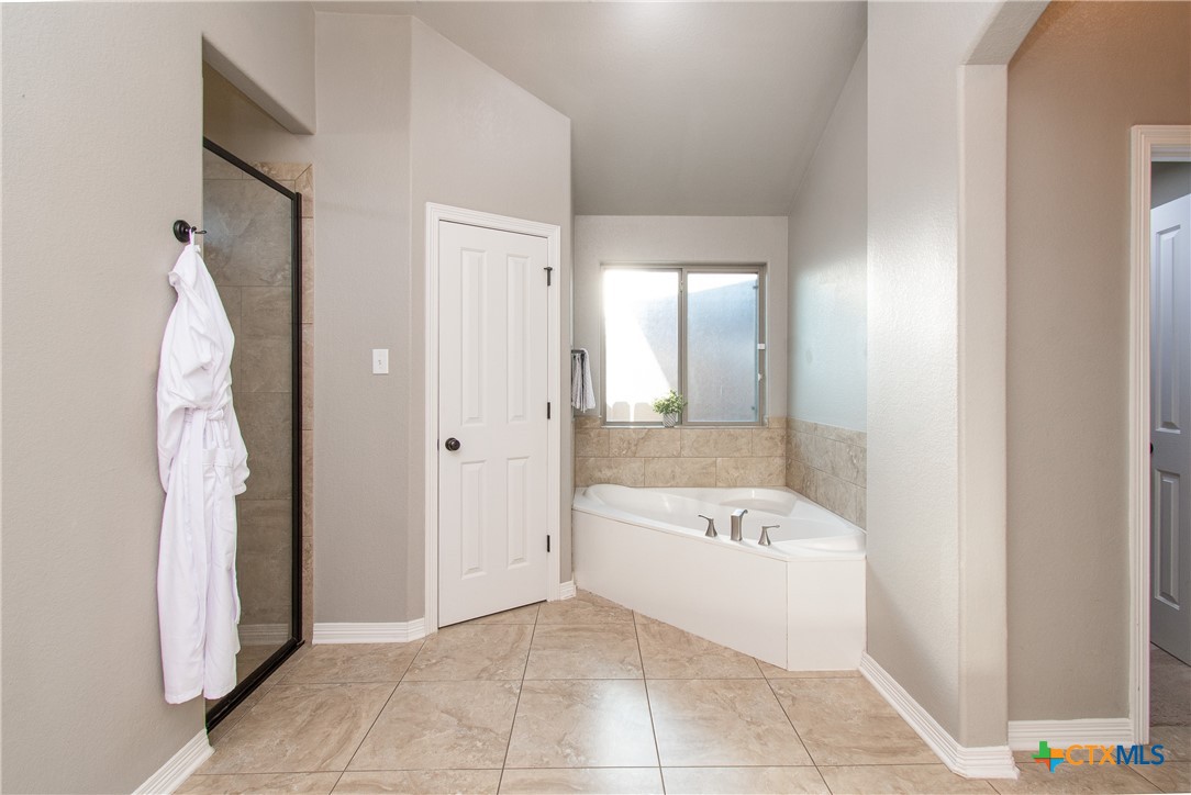 8401 Split Trail Cove Property Photo 16