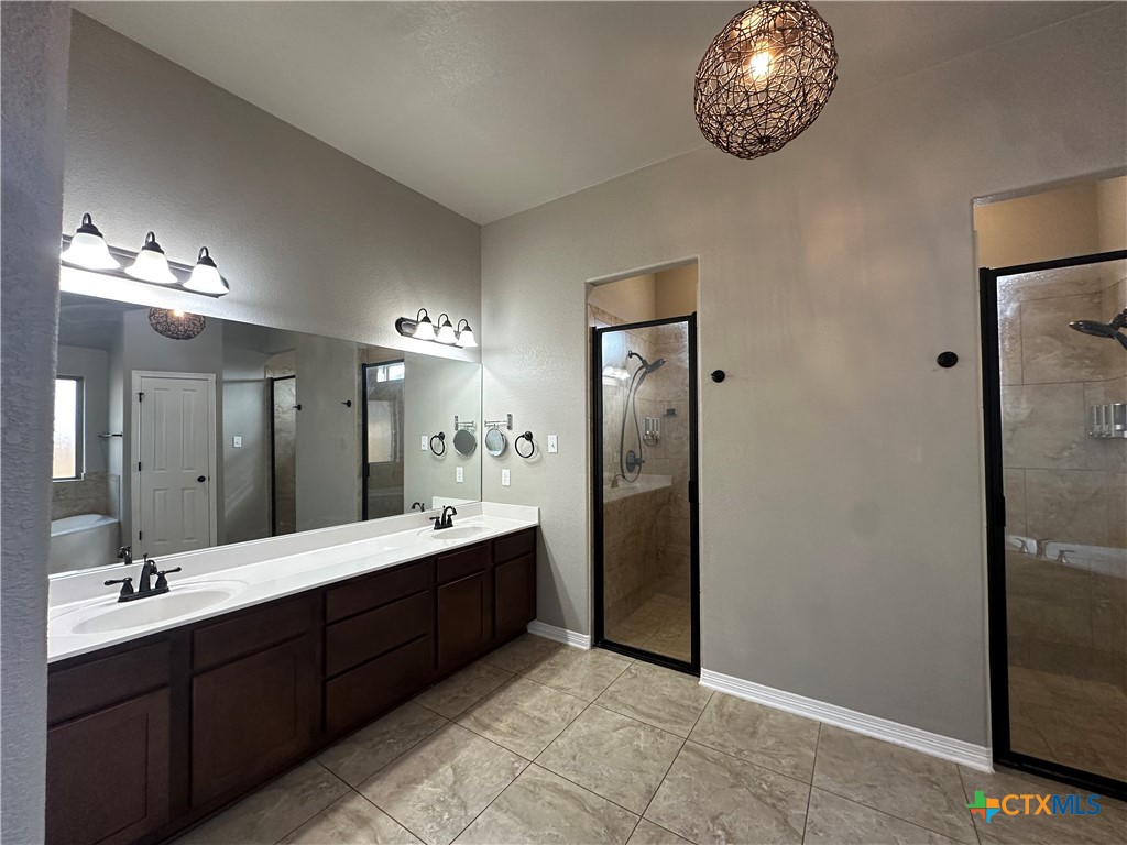 8401 Split Trail Cove Property Photo 18