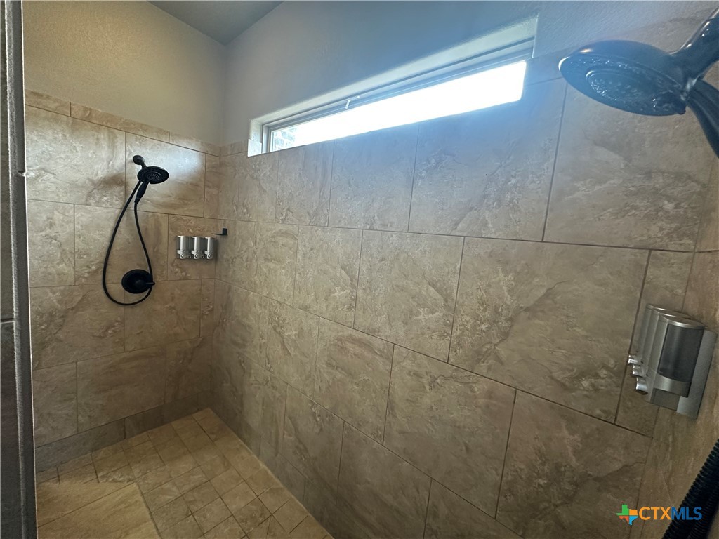 8401 Split Trail Cove Property Photo 19