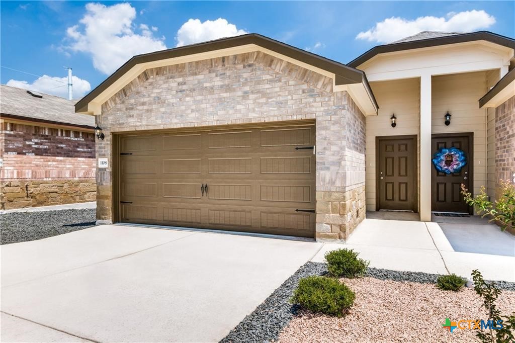 1112 Renee Way Property Photo 1
