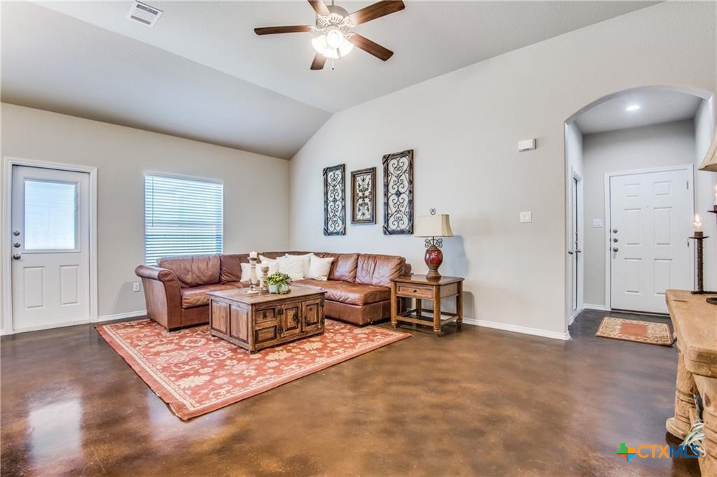 1112 Renee Way Property Photo 8