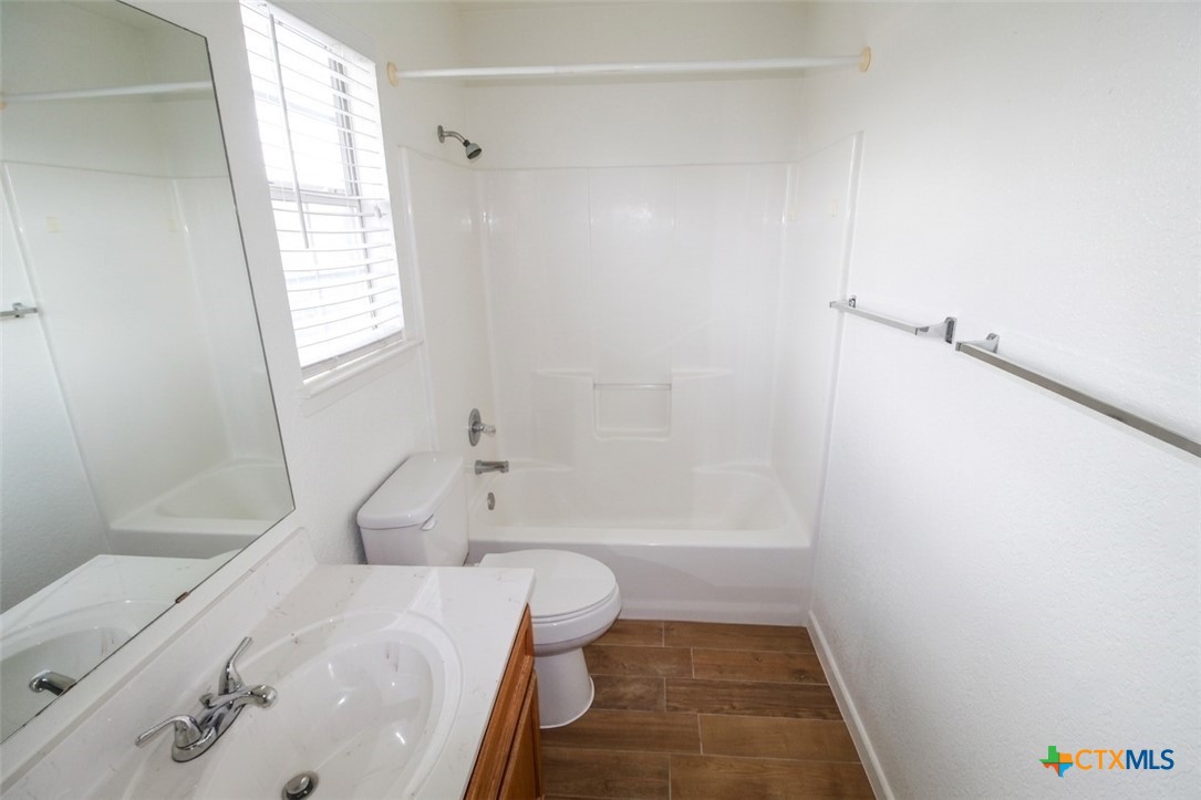 2412 Skylark Circle Property Photo 11