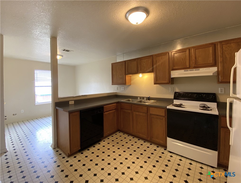 2801 Cantabrian Drive C Property Photo 4
