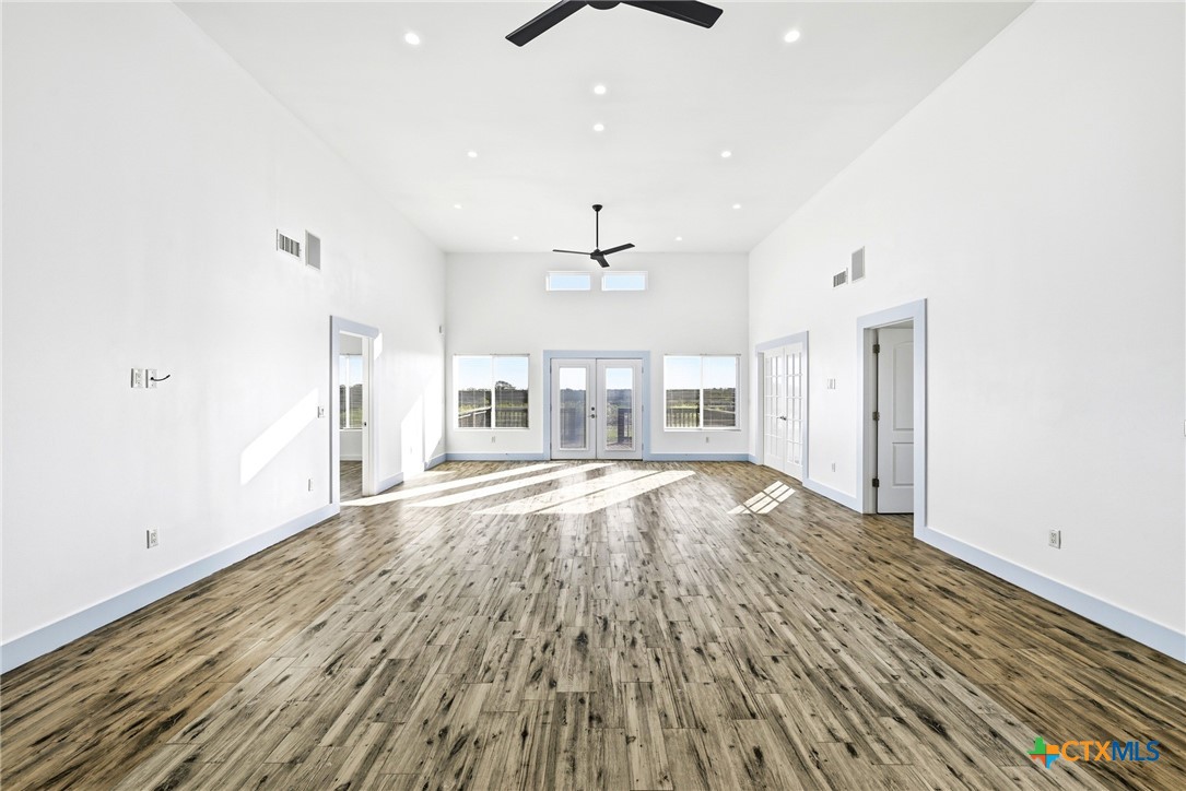 120 Loopsy Lane Property Photo 8