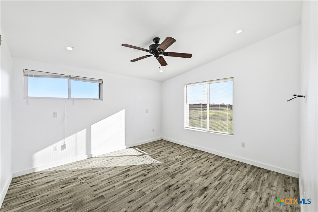 120 Loopsy Lane Property Photo 15