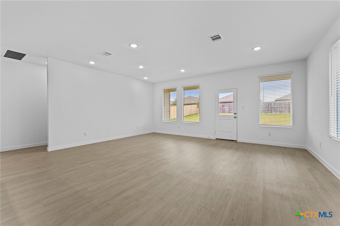 1229 Twisted Creek Property Photo 13