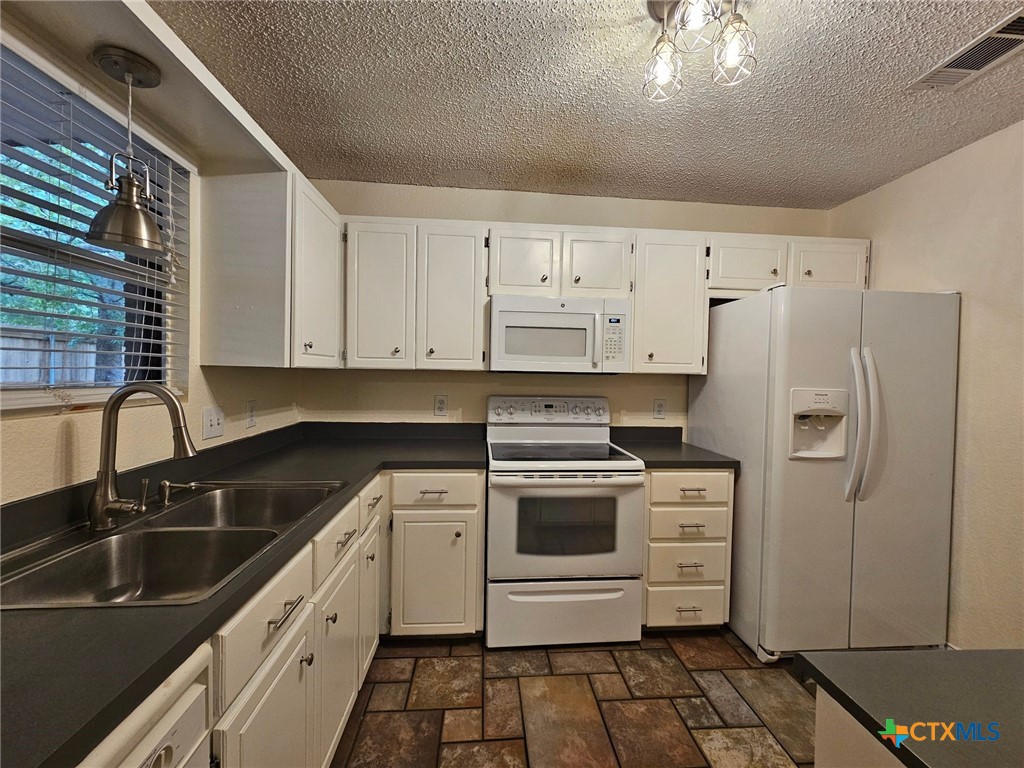 2910 Transit Drive Property Photo 2