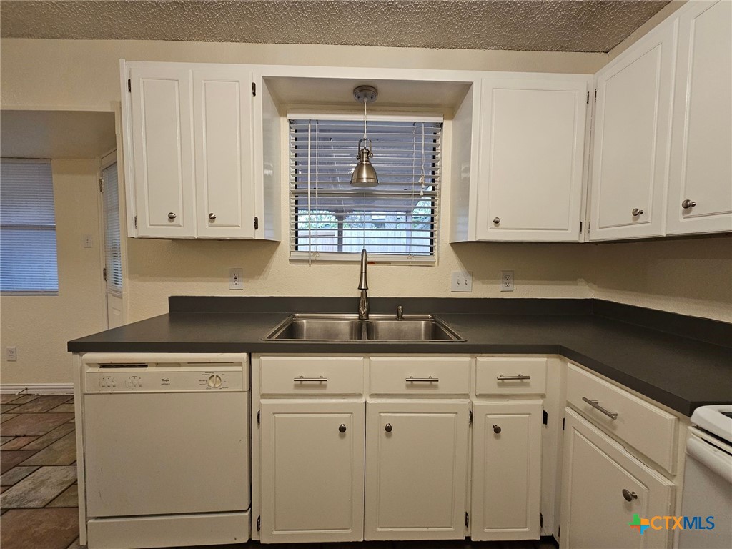 2910 Transit Drive Property Photo 3