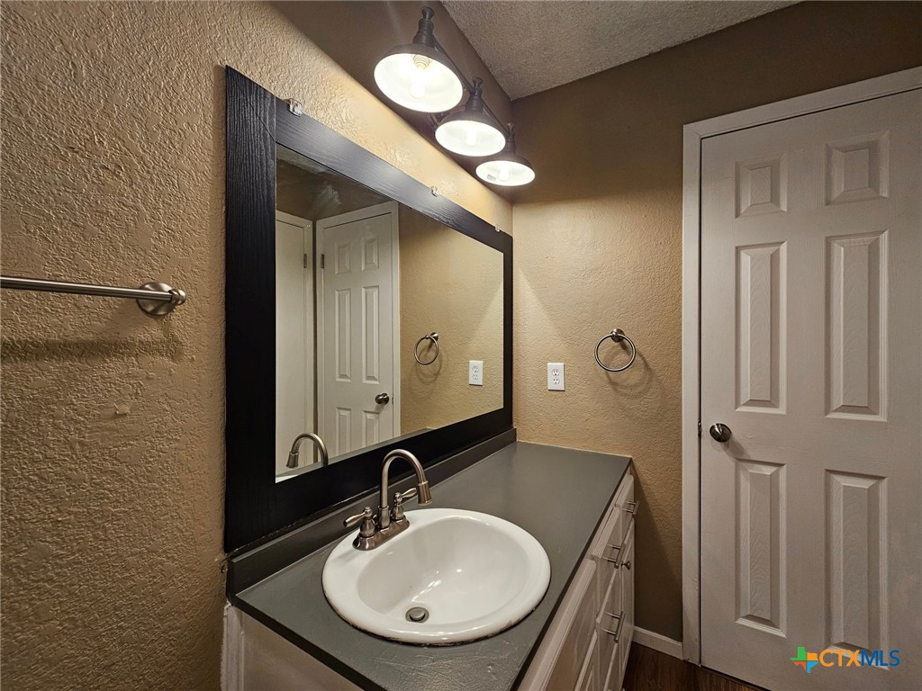 2910 Transit Drive Property Photo 8
