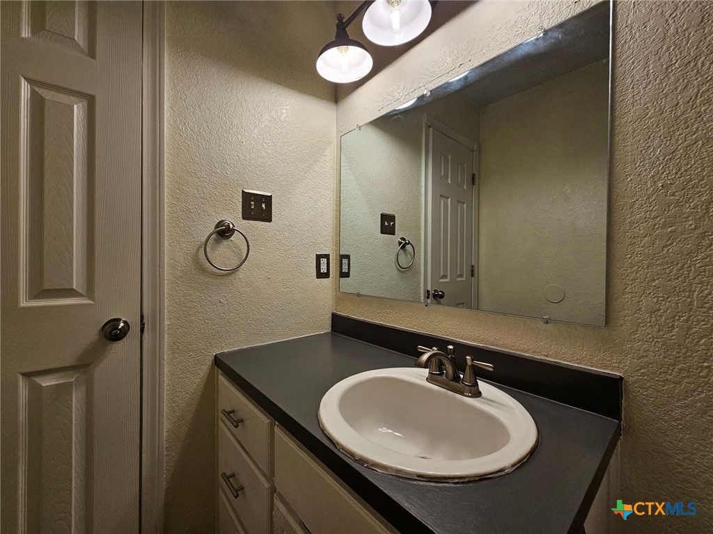 2910 Transit Drive Property Photo 13