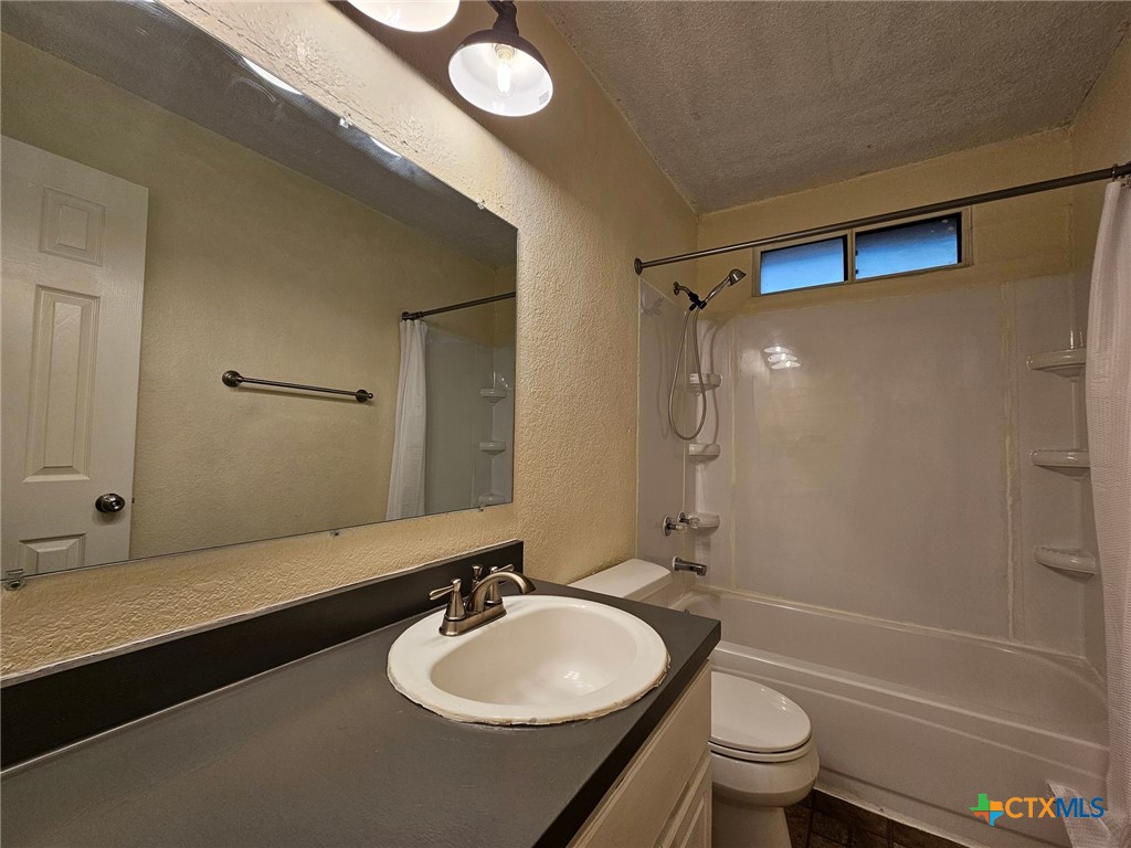 2910 Transit Drive Property Photo 14