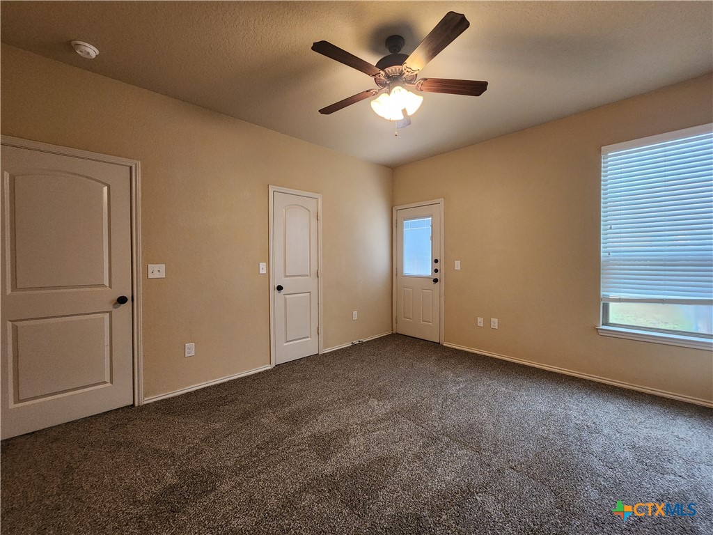 712 Creekside Circle Property Photo 33