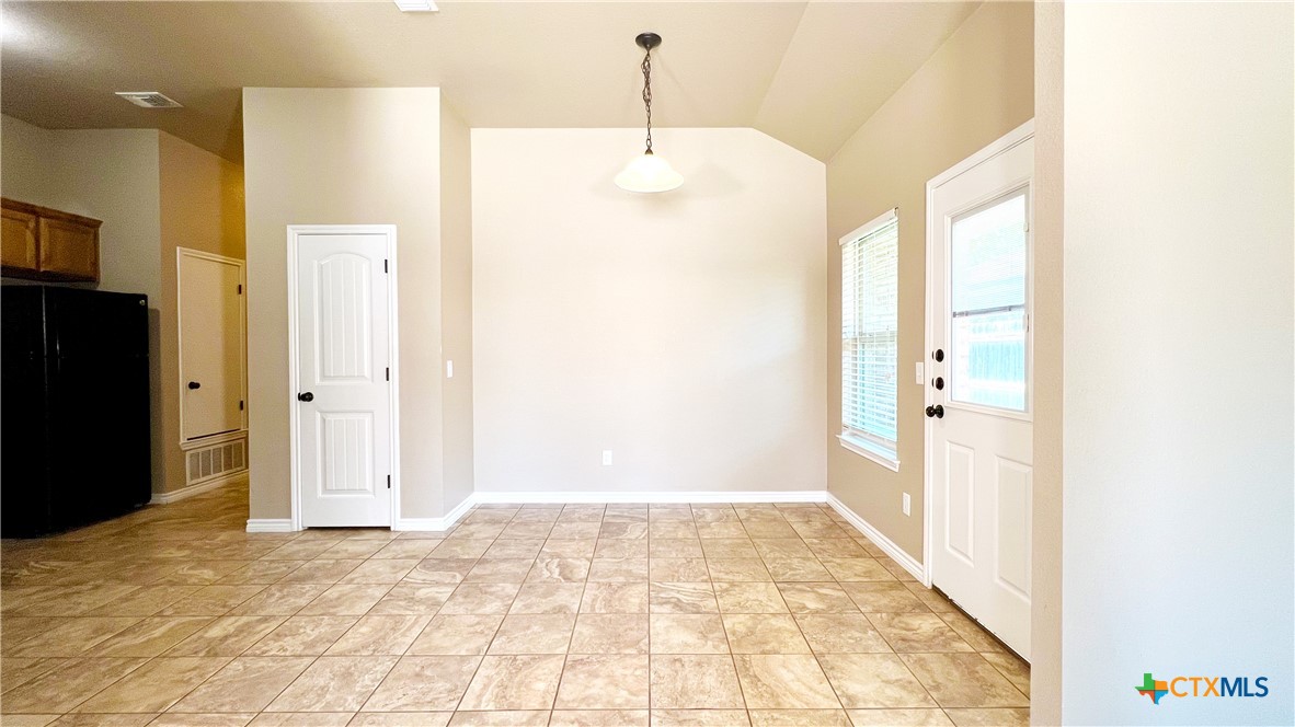 405 Sladecek Drive B Property Photo 3
