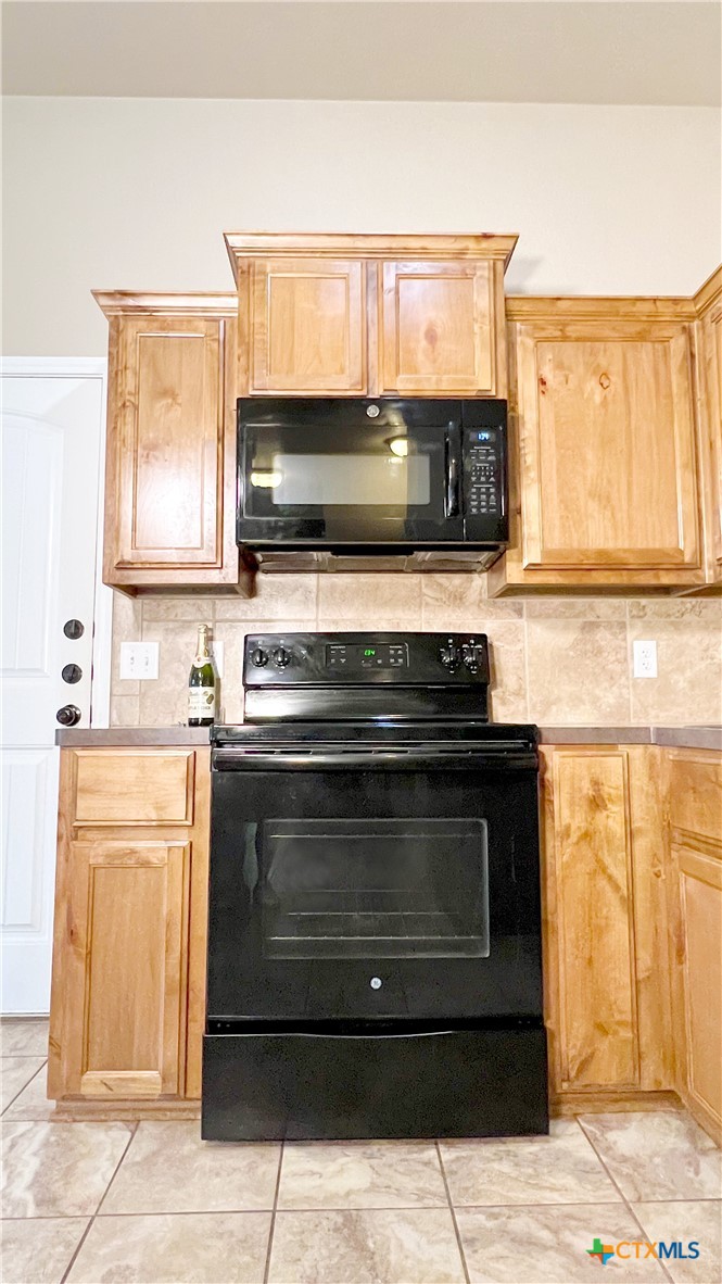 405 Sladecek Drive B Property Photo 6