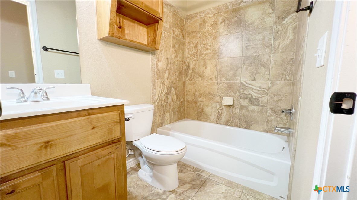 405 Sladecek Drive B Property Photo 11