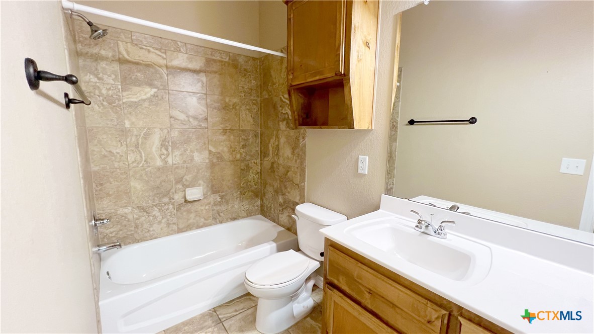 405 Sladecek Drive B Property Photo 19