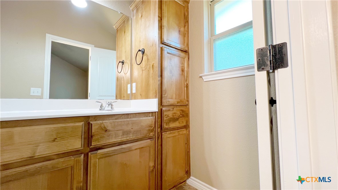 405 Sladecek Drive B Property Photo 20