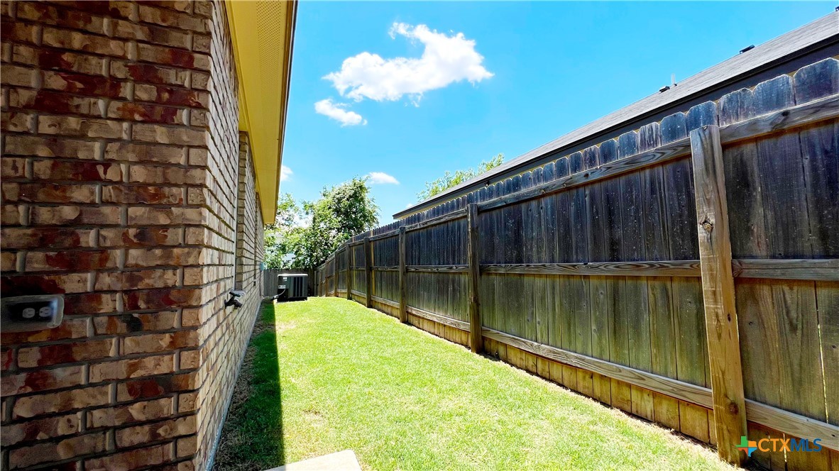 405 Sladecek Drive B Property Photo 23