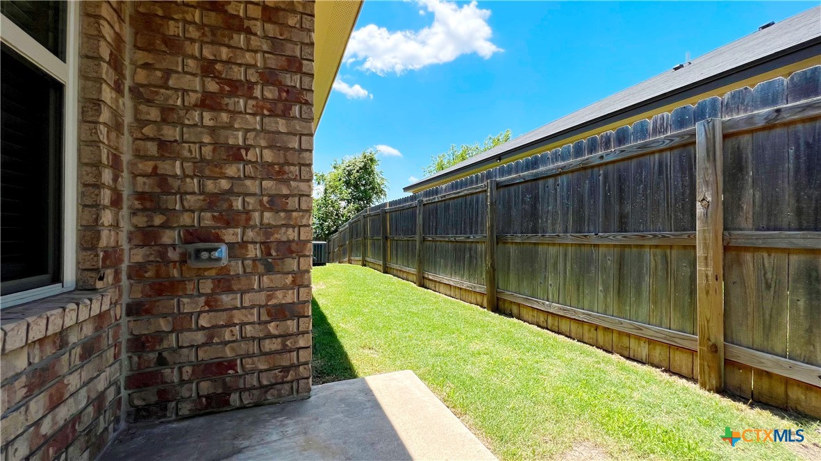 405 Sladecek Drive B Property Photo 24