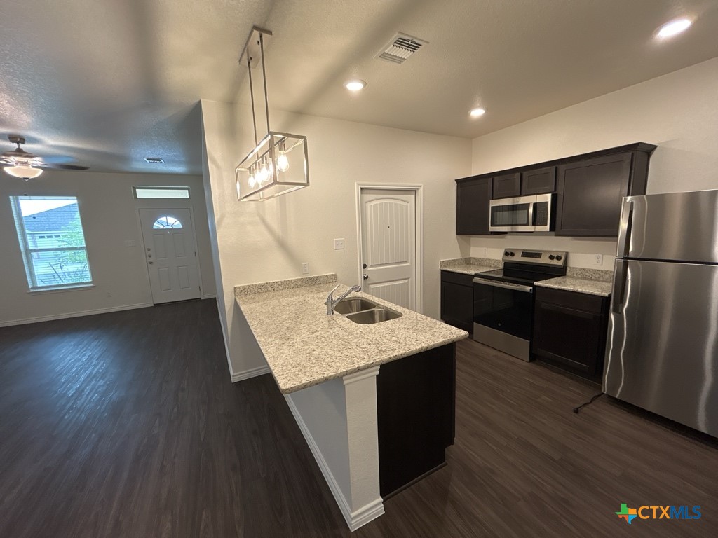 5104 Rose Garden Loop Property Photo 6