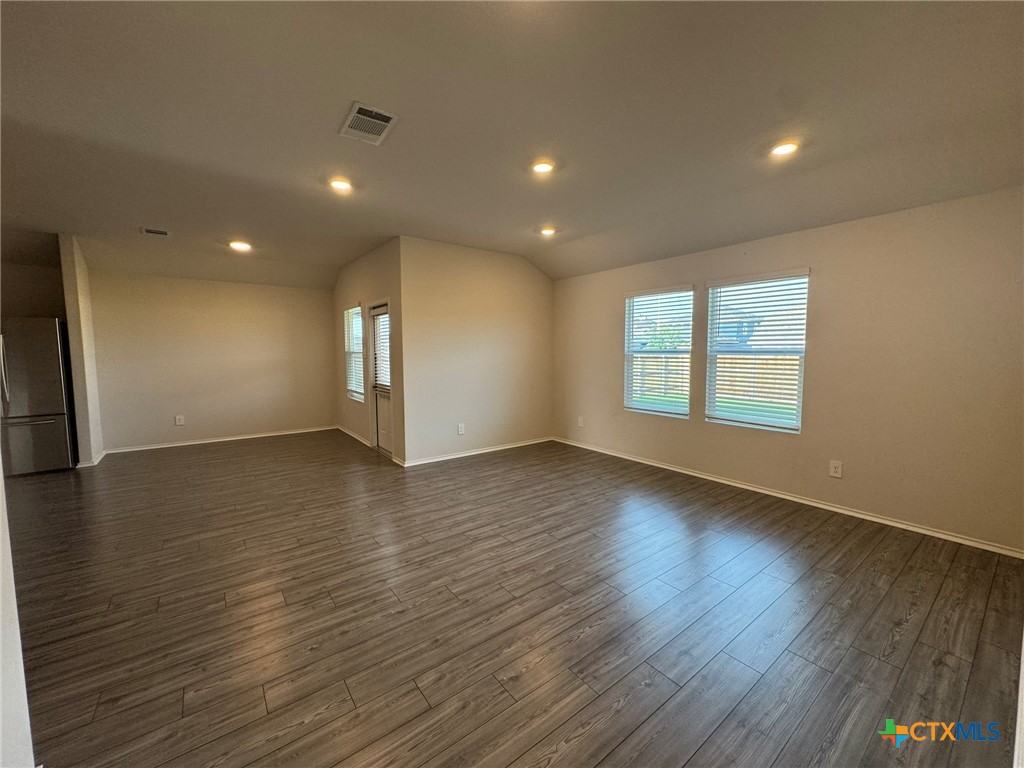 208 Ida Loop Property Photo 4