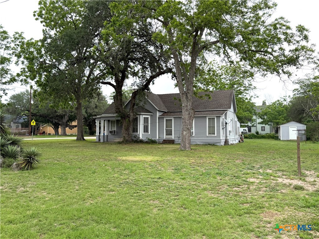 239 W High Street Property Photo 4