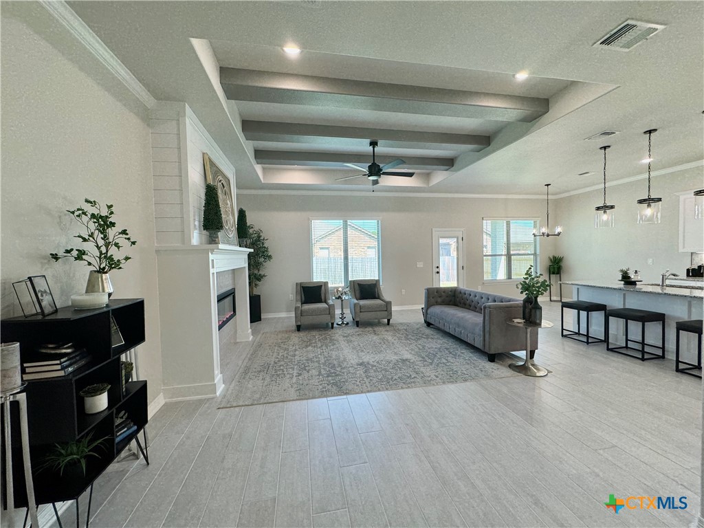 405 Magnolia Property Photo 6