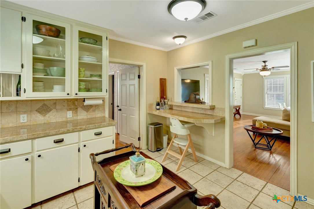 1702 N Vine Street Property Photo 8