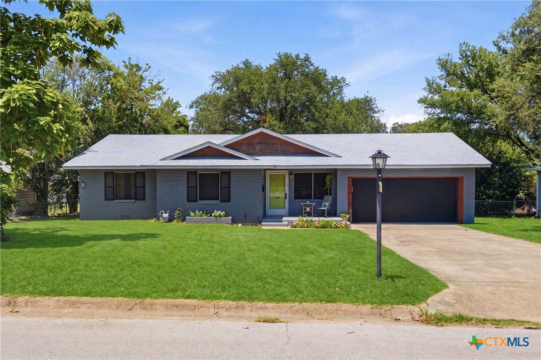 1406 N Penelope Street Property Photo 2