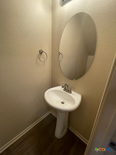 1701 Montell Street A Property Photo 6