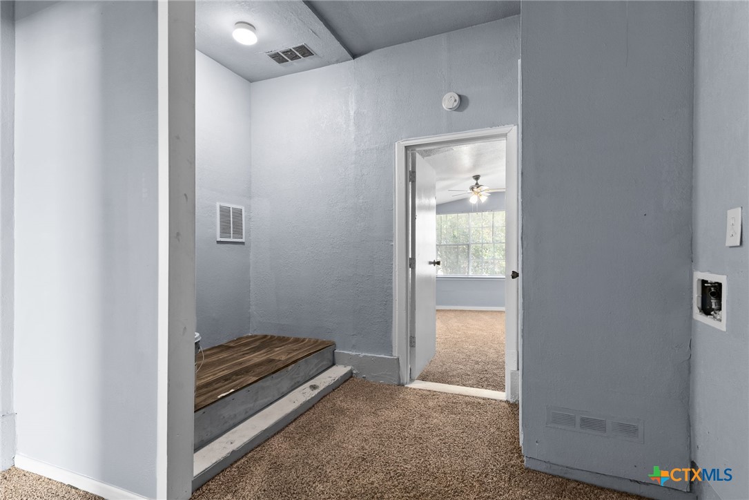 2709 Hillside Drive Property Photo 5