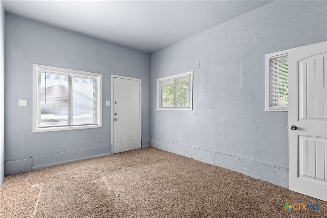 2709 Hillside Drive Property Photo 6