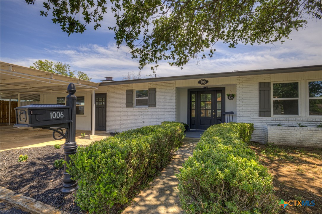 1006 Pecan Street Property Photo 3
