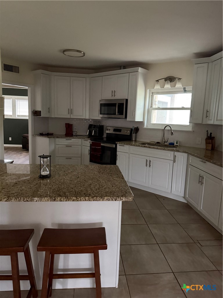 202 Bonham Street Property Photo 7