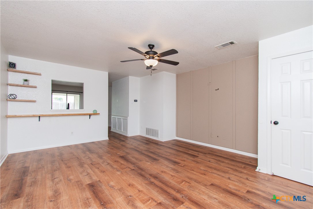 1213 Fox Creek Drive Property Photo 2