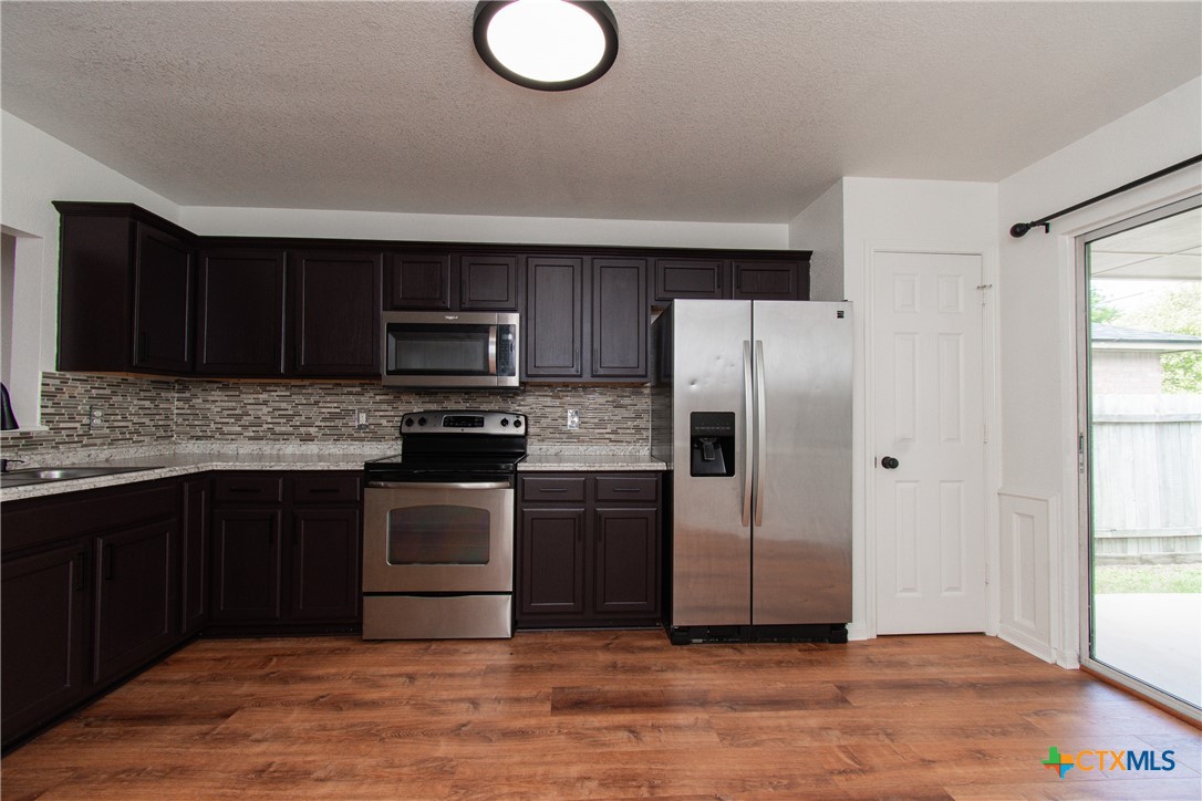 1213 Fox Creek Drive Property Photo 7